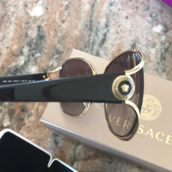 Women’s Versace sunglasses - Picture 7 of 9
